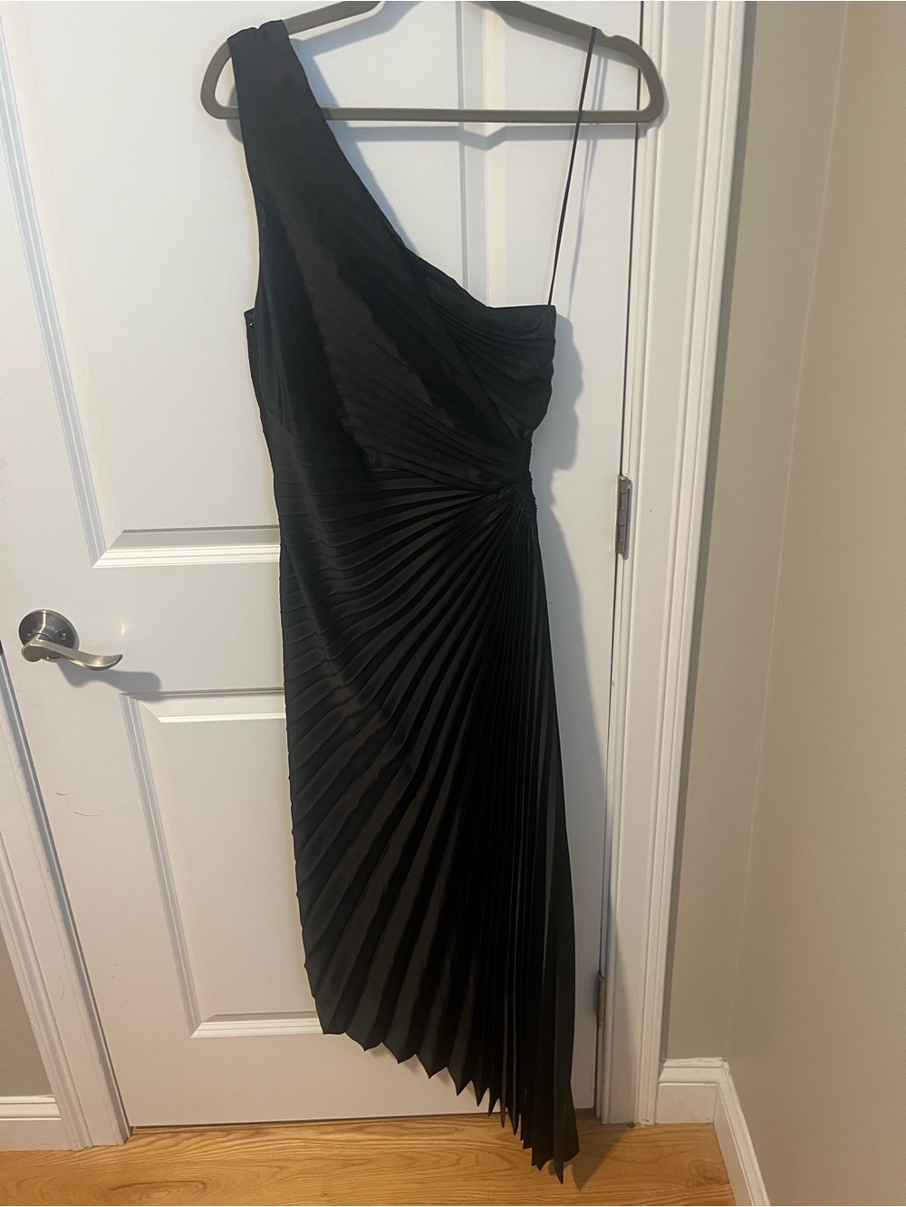 Vici One-Shoulder Black Pleated Asymmetric Cocktail Dress
